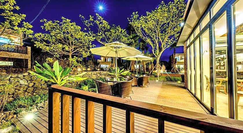 Arts Spa and Pool Villa