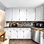 Canandaigua Lake Retreat with view and private beach access, foliage, hike, and Ski
