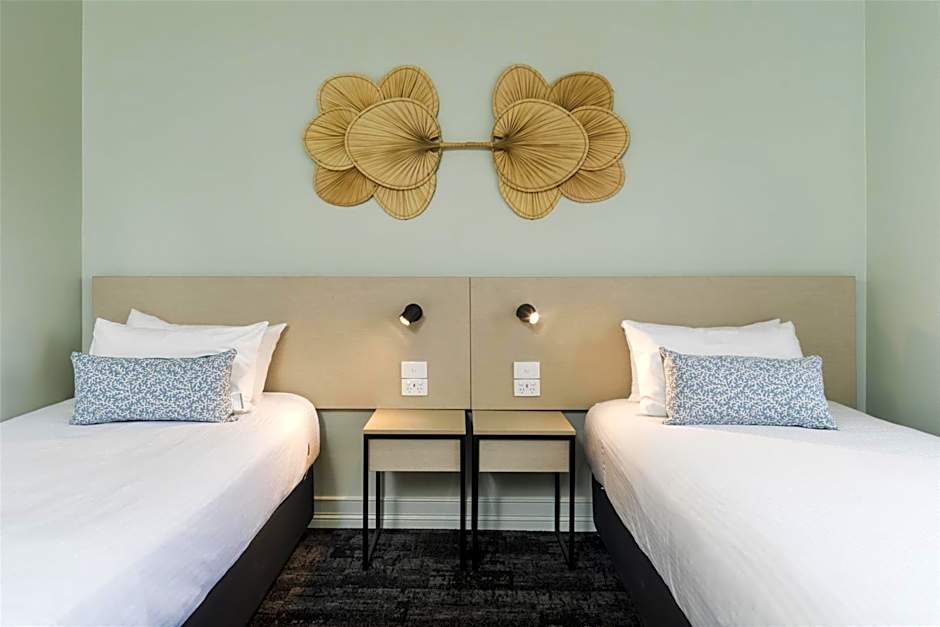 Nightcap at Atherton Hotel