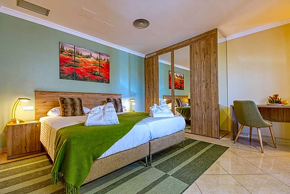 Casa León Royal Retreat