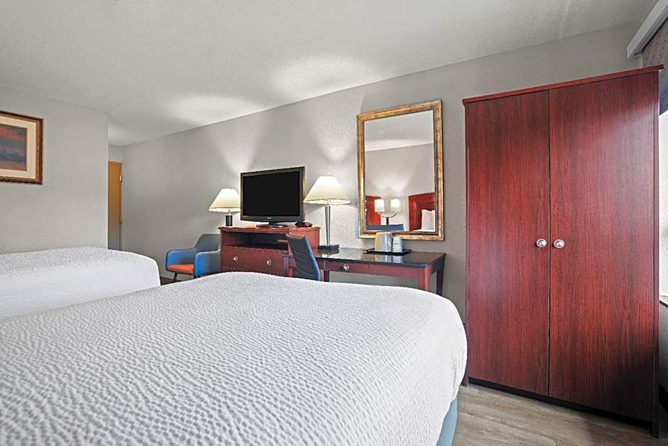 Days Inn by Wyndham Utica