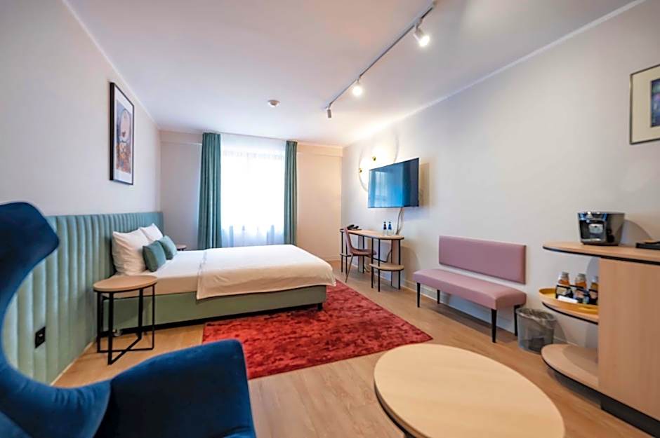 Hotel H12