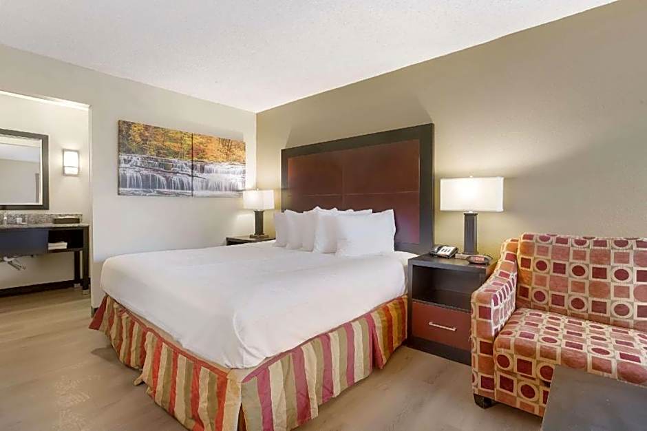 Clarion Pointe Independence - Kansas City