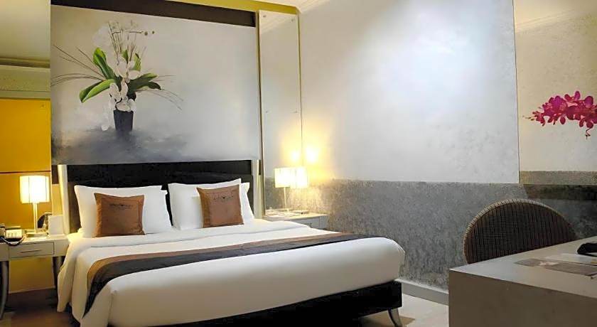 Amos Cozy Hotel Melawai