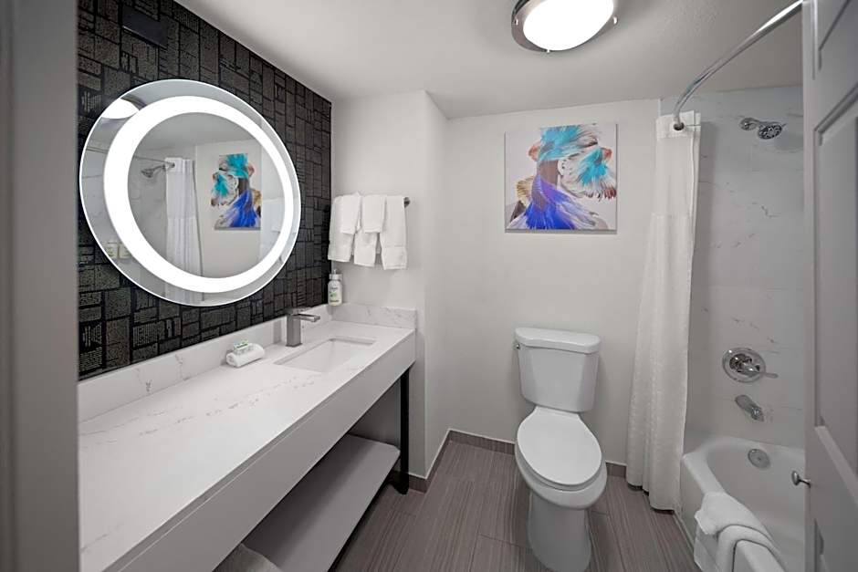 La Quinta Inn & Suites by Wyndham Houston Bush Iah South