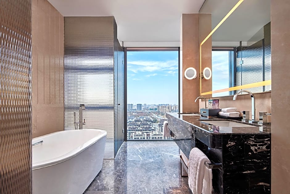 Hilton Yancheng