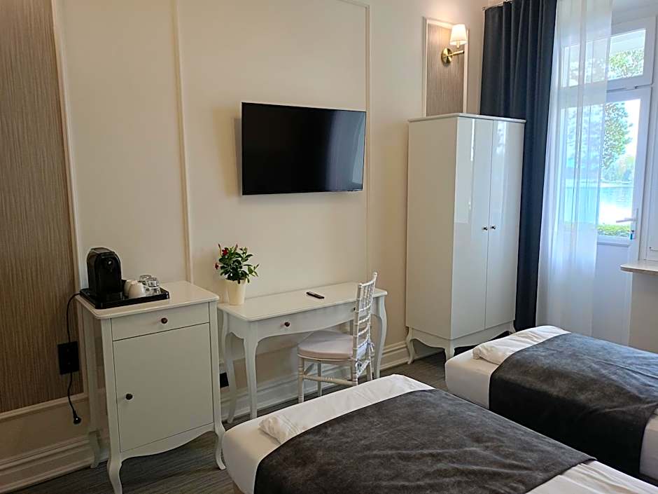 Oficerski Yacht Club