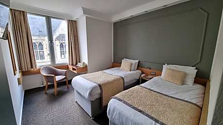Standard Twin Room (2 Twin Beds)