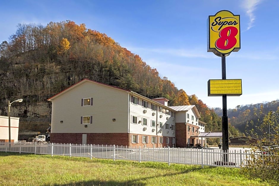 Super 8 by Wyndham Prestonsburg