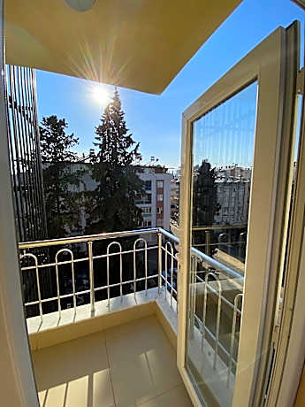 Queen Room With Balcony