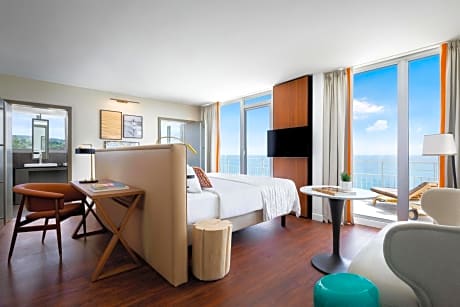 Junior Suite with Sea View, King bed