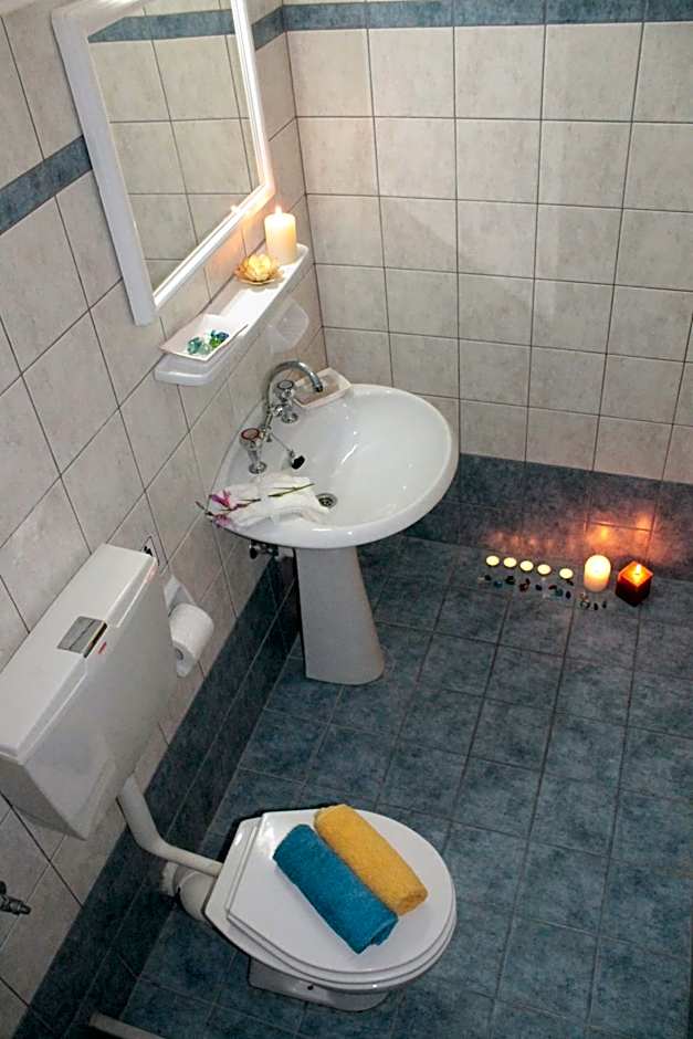 Melissa Apartments, Studios & Suites