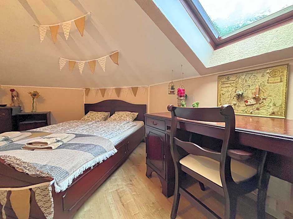 Rabbit's Loft - 2 Bedrooms, Theme Room, Free Parking