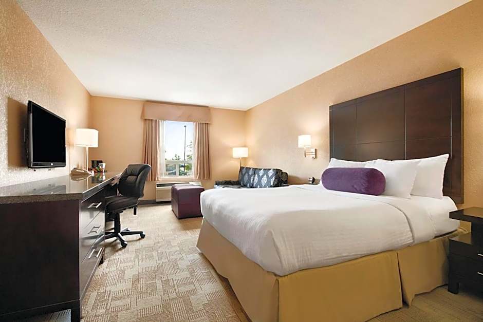 Prairie Crest Calgary Airport by IHG