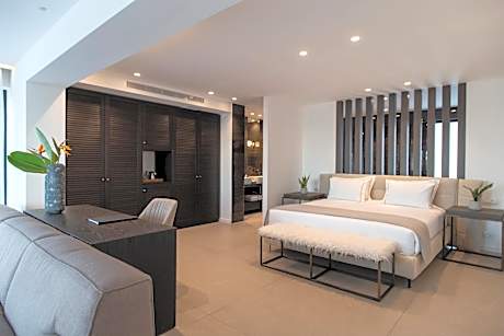 Penthouse Suite Sea View with Outdoor Jacuzzi