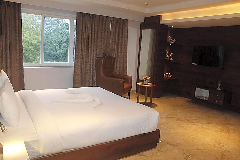 LUXUS INN DHANBAD