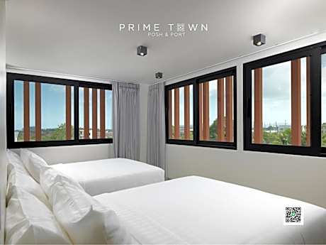 Apartment with Pool View