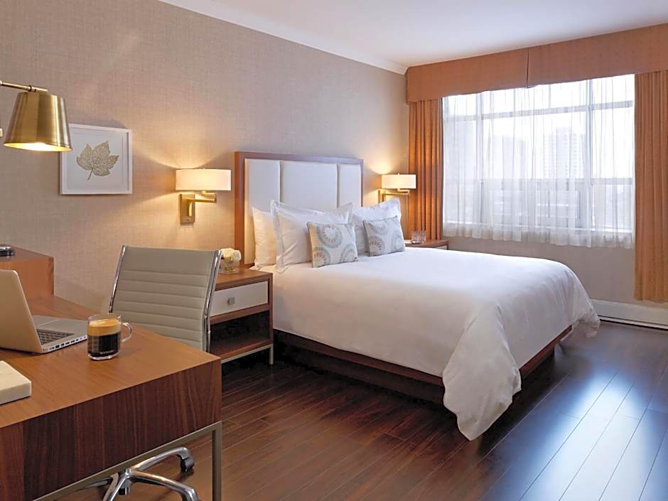 Photo 1 of 5 of Classic 1 Queen Bed Guestroom