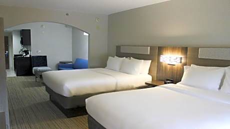 Queen Room with Two Queen Beds and Balcony - Non-Smoking