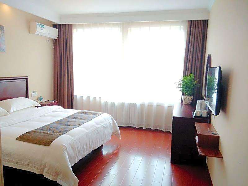 GreenTree Inn QinYang Middle HuaiFu Road Express Hotel