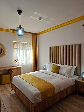 Deluxe One-Bedroom Apartment