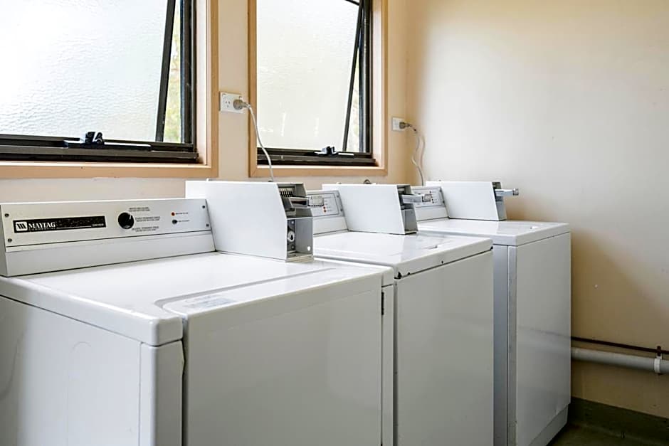 The Fox and Hounds Historic Hotel