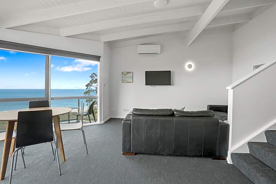 Chris's Beacon Point Restaurant & Villas