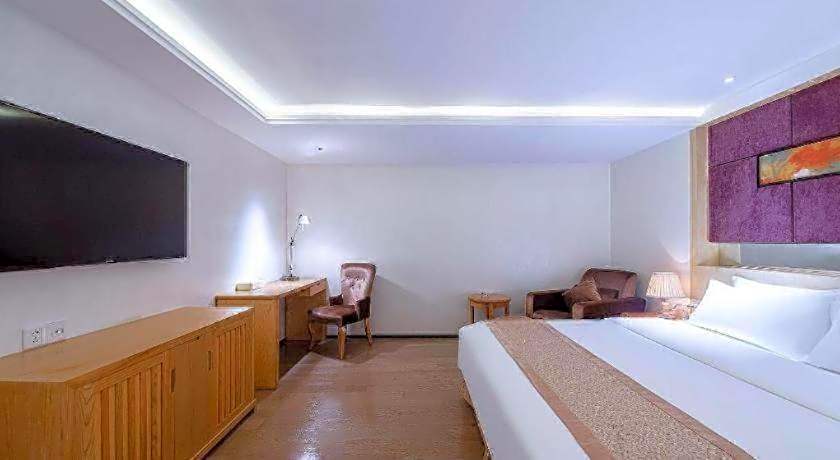 Zhongshan Louis Hotel