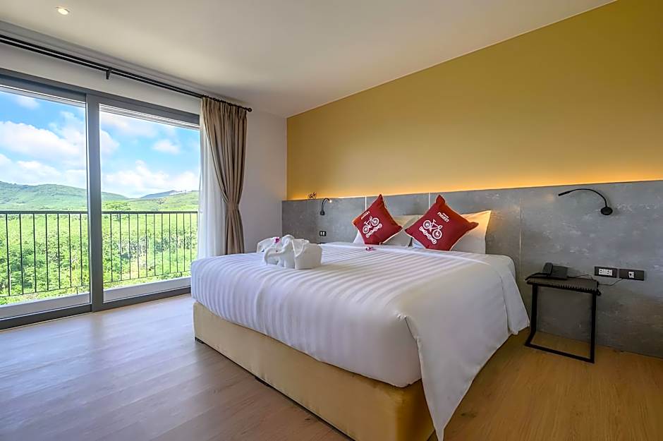 Tour De Phuket Hotel