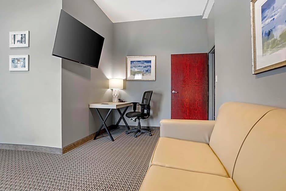 Best Western Plus Two Rivers Hotel & Suites