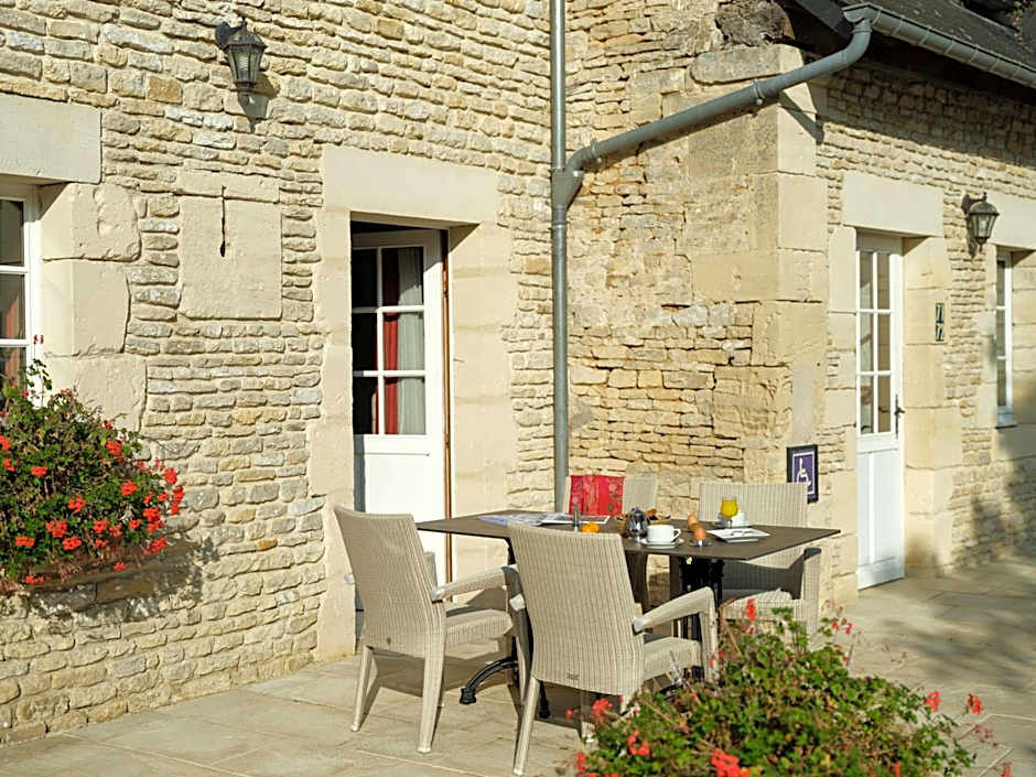 Junior Suite Triple PMR Résidentielle avec cuisine au Manoir de Mathan à Crépon 5mn d'Arromanches et 10 mn de Bayeux