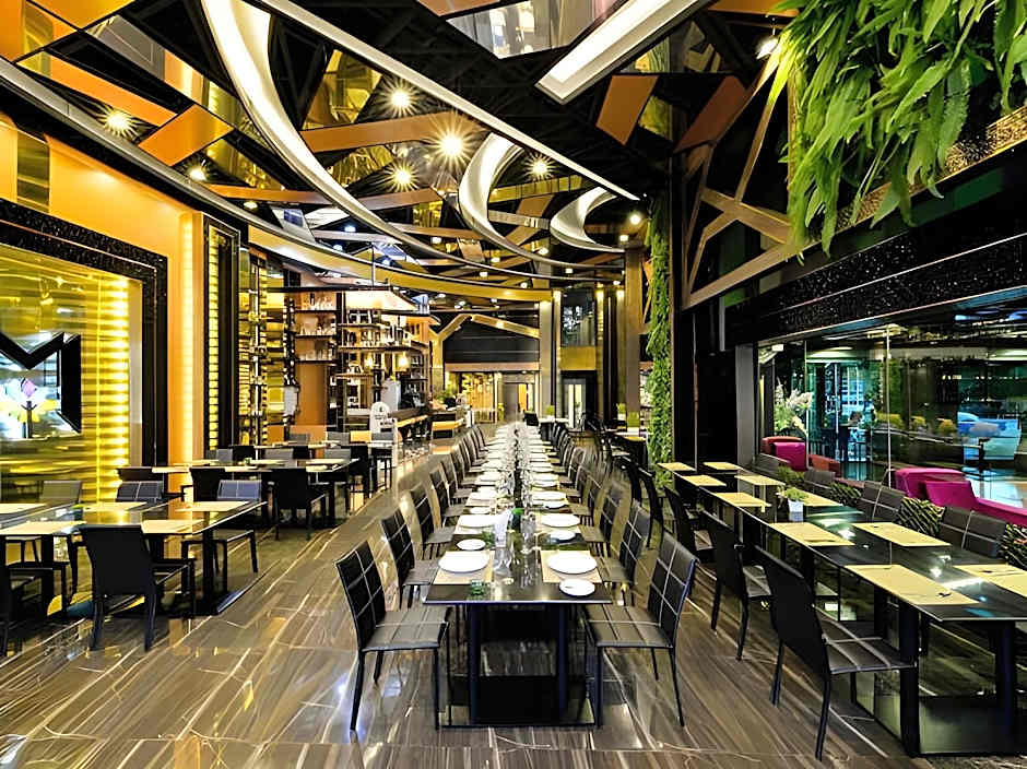 The Breton Hotel (Media)