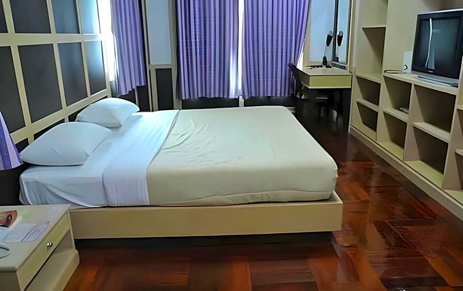 Dee Prom Hotel