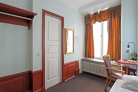 Twin Room with Bunk Bed & Windows