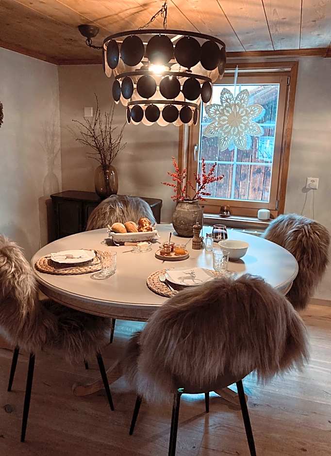 Casa Pasch - Boutique Bed and Breakfast in Cumpadials