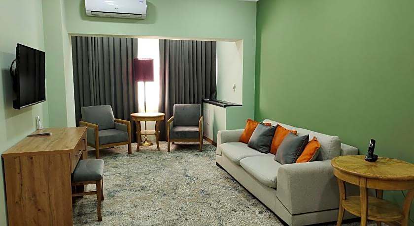 Le Grande Plaza Hotel