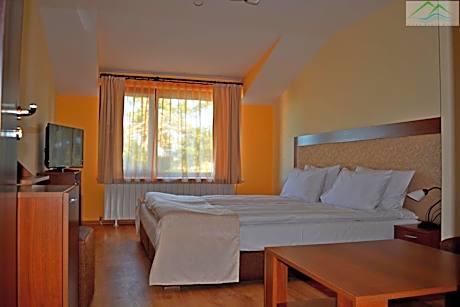 Family Room with Lake View without balcony