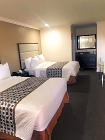 Queen Room with Two Queen Beds - Non-Smoking