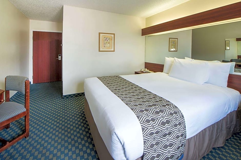 Microtel Inn & Suites by Wyndham Tulsa - Catoosa Route 66