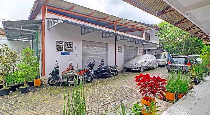 SUPER OYO 1356 Gusti Residence