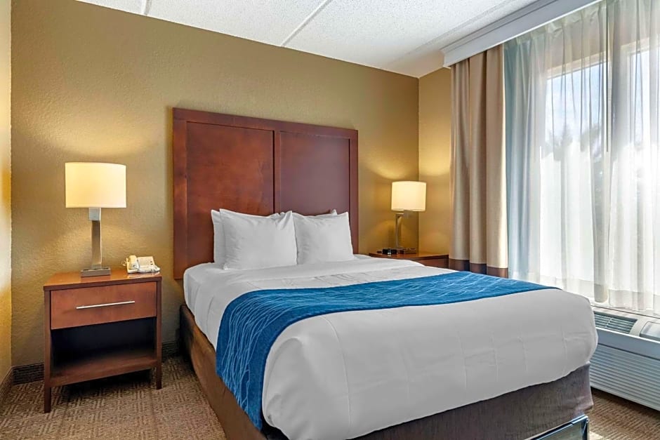 Comfort Inn & Suites Orlando North