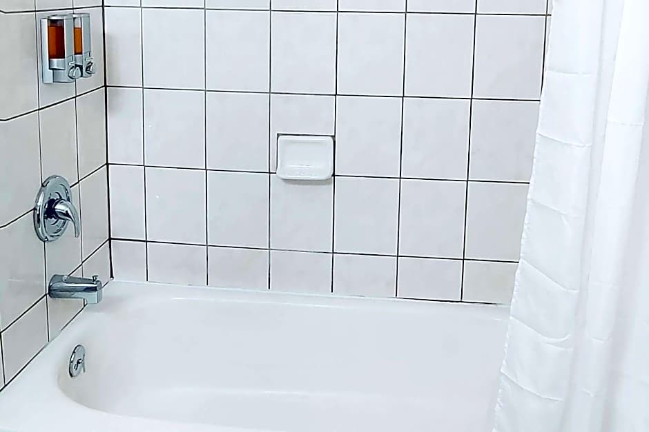 Oceanside Inn & Suites, a Days Inn by Wyndham