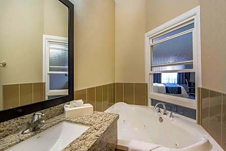 King Room with Spa Bath - Non-Smoking