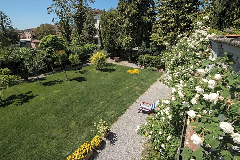 Al Porto Di Lucca B&B