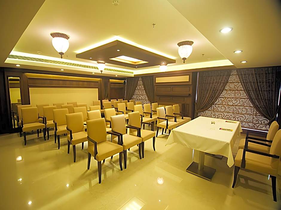 The Ocean Pearl Hotel