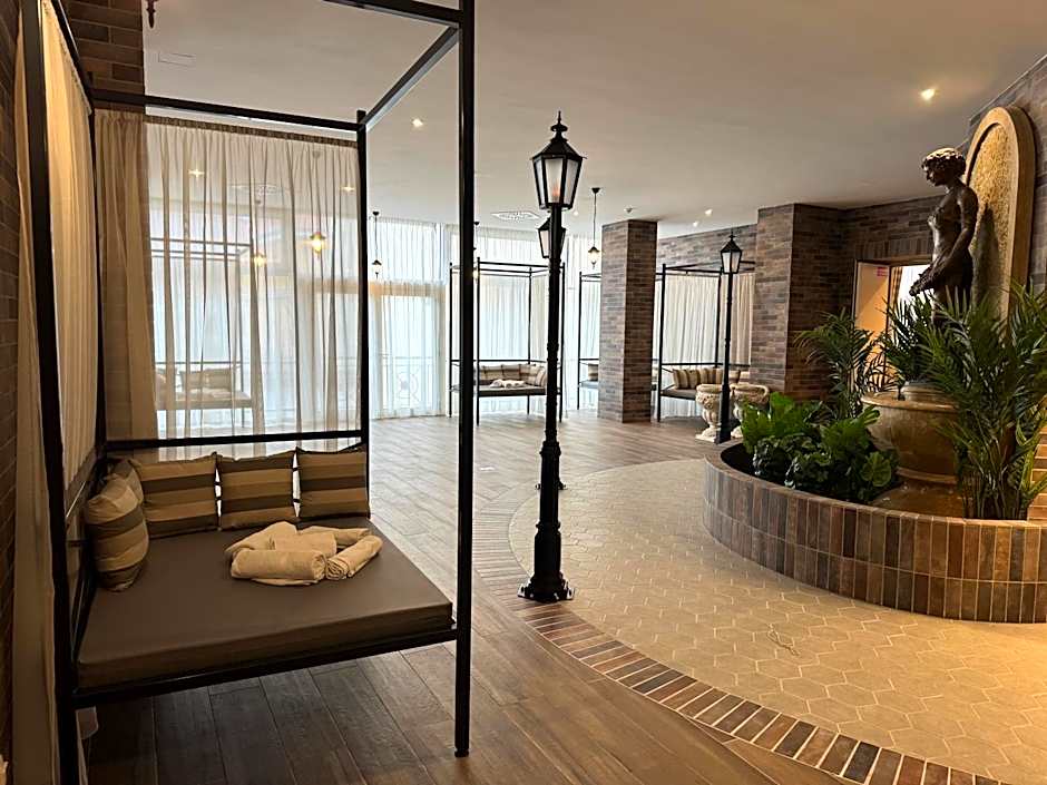 Pannonia Hotel