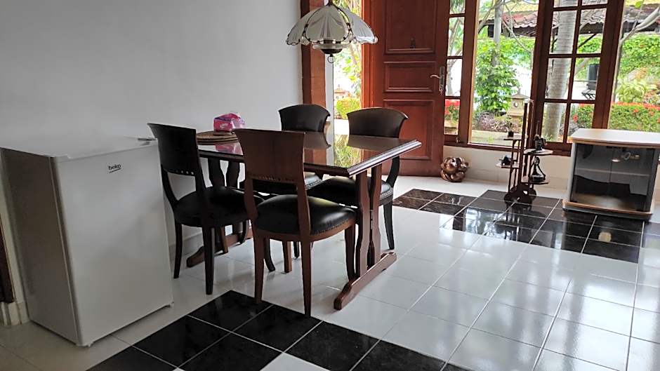 Keyani Bungalows