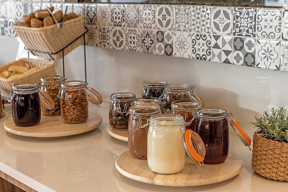 Lantiana Gardens ApartHotel