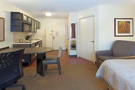 Queen Studio Suite with Roll-In Shower - Mobility Accessible