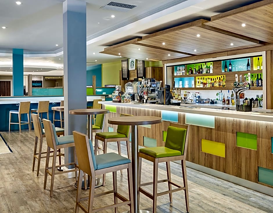 Holiday Inn Cardiff - North M4 By IHG